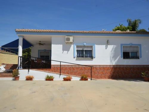 Alhaurin De La Torre Country house with pool to rent from €980 per month Alhaurin De La Torre Country house with pool to rent from €980 per month